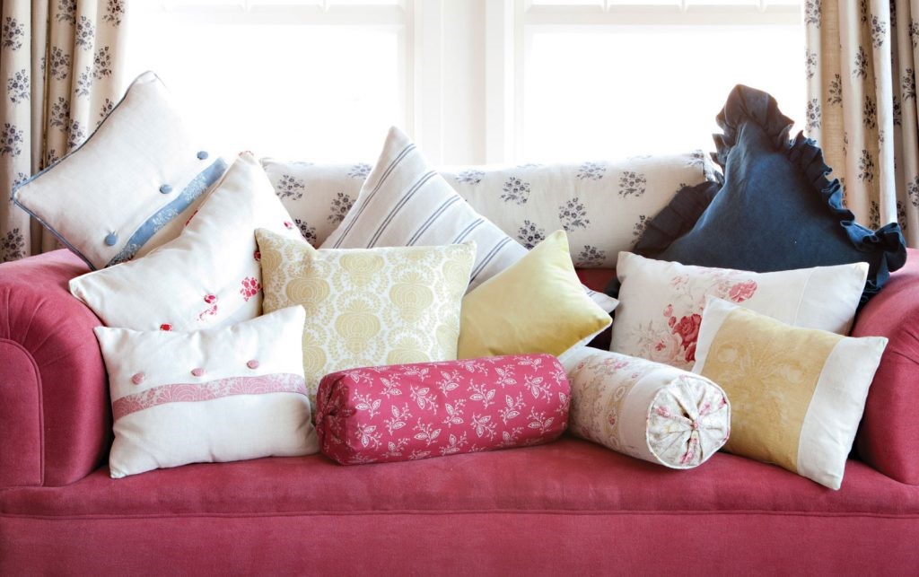 Декоративные подушки: как их использовать?