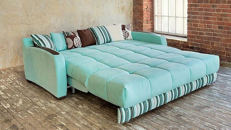 Удобный большой диван для сна