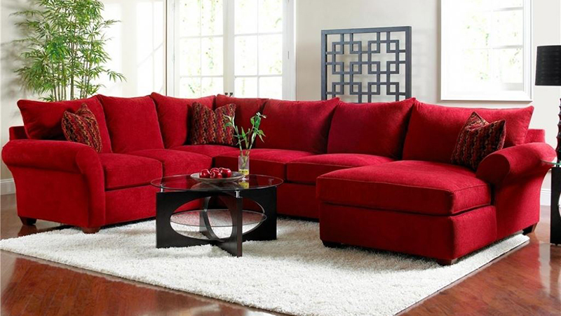 Ярко-красный диван