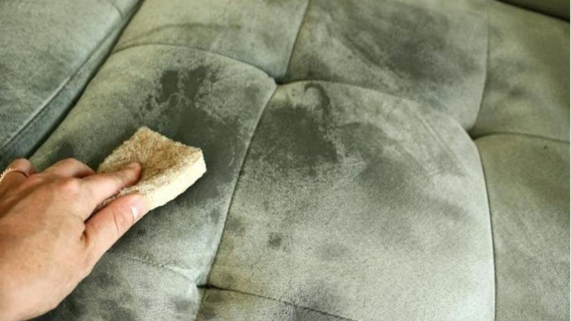 Регулярная чистка дивана