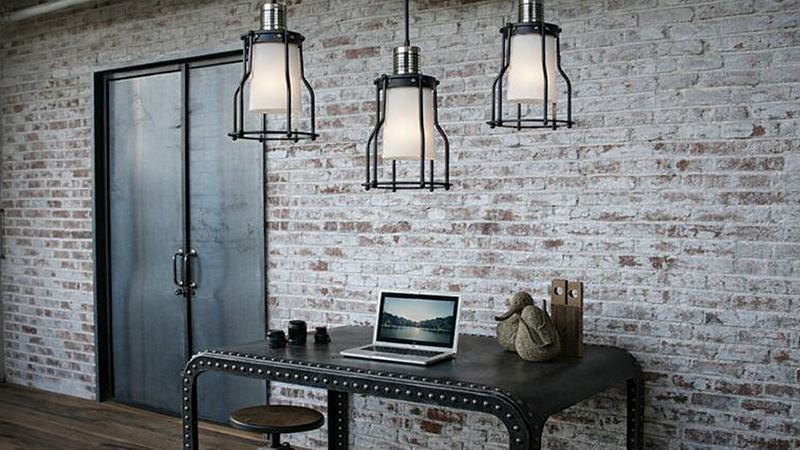 Кованые светильники над рабочим столом