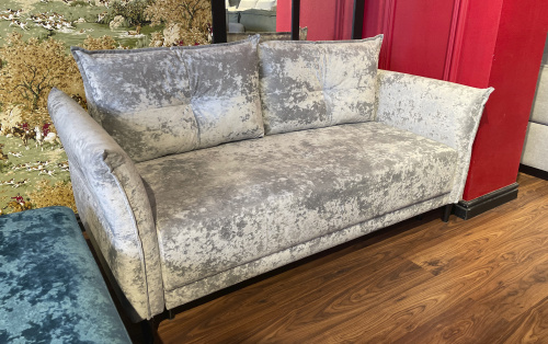 Прямой мини диван Лома 140 серебряный велюр 