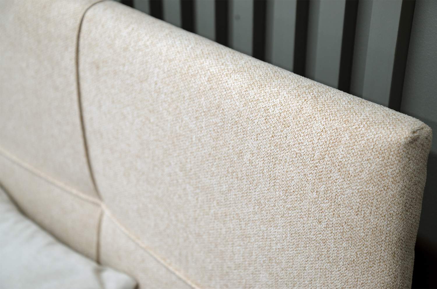 Двуспальная кровать Борба 180 кремовый шенилл