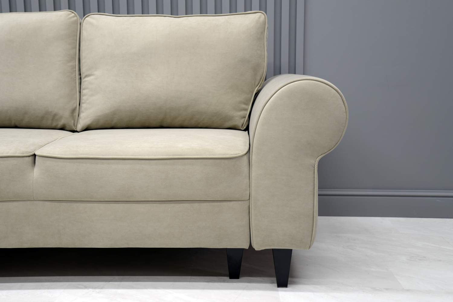 Прямой мини диван Гизела 140 песочный велюр