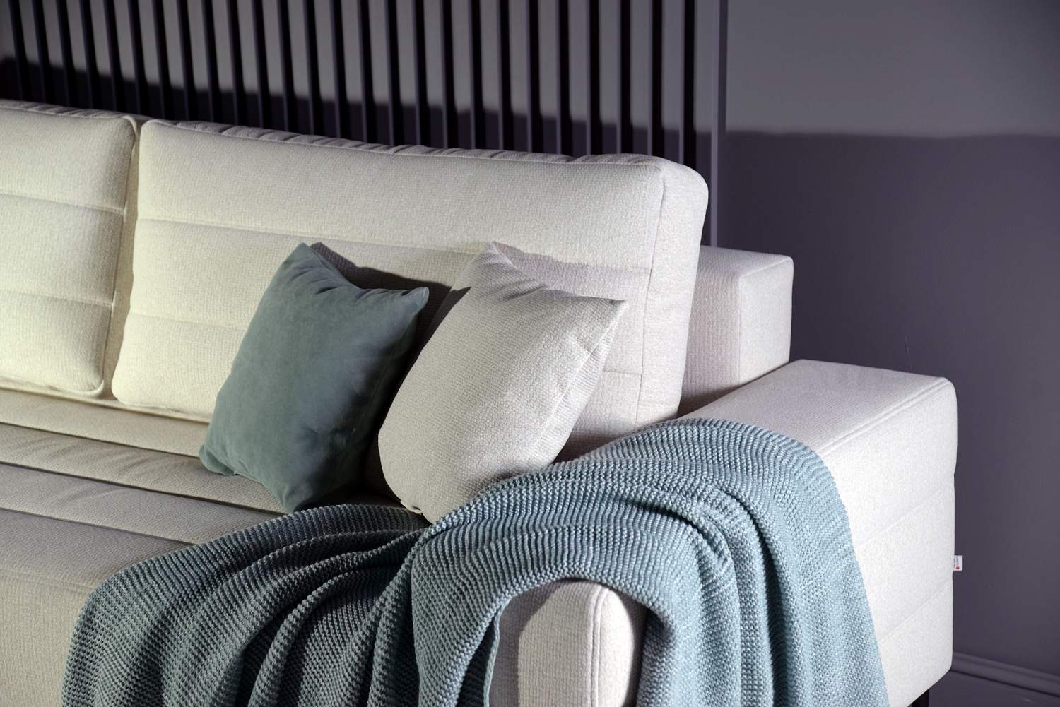 Прямой диван Белес миди