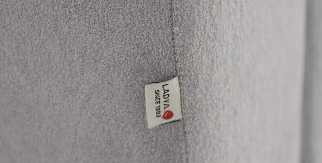 Прямой диван Энгри Дымчатый серый велюр