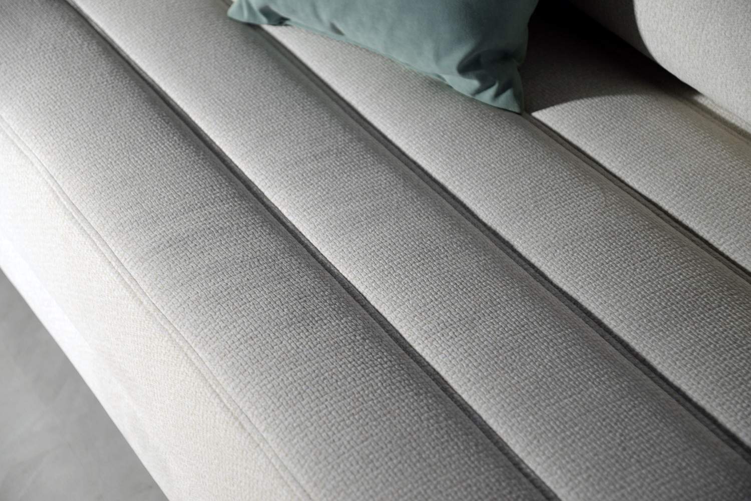 Прямой диван Белес миди