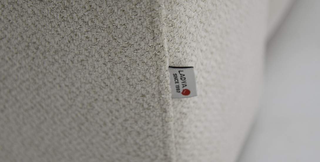 Прямой диван Кьянти Молочный шенилл