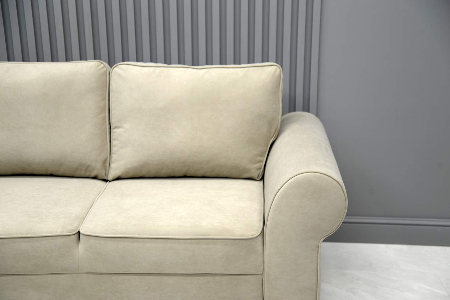 Прямой мини диван Гизела 120 песочный велюр