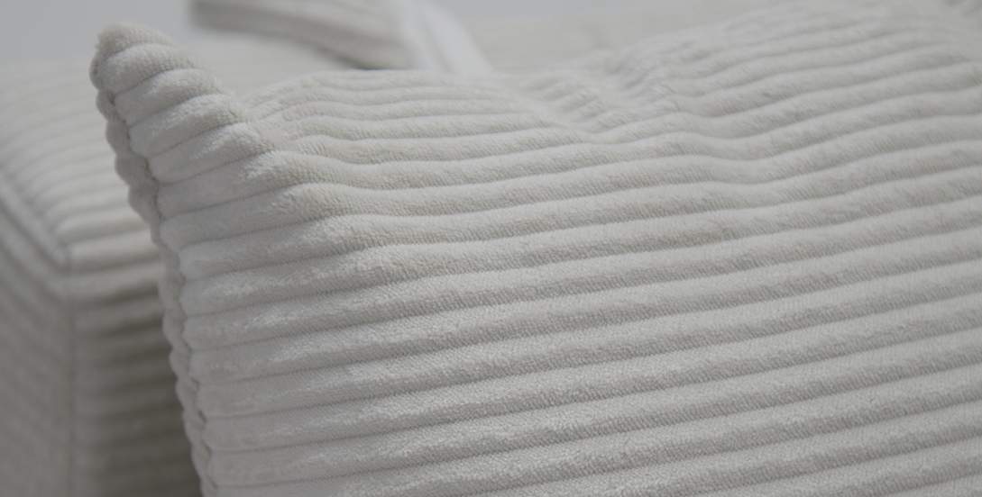 Прямой диван Тайлин Молочный кремовый велюр