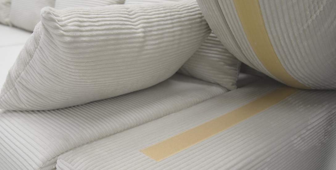 Прямой диван Тайлин Молочный кремовый велюр