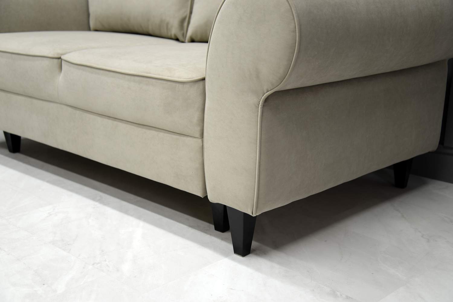 Прямой мини диван Гизела 120 песочный велюр