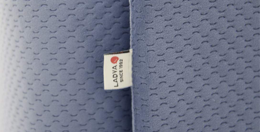 Прямой мини диван-кушетка Мокка Дымчатый синий велюр Уцененный