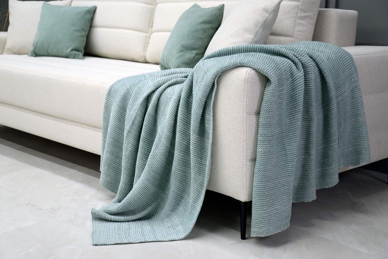 Прямой диван Белес миди молочный шенилл Уцененный