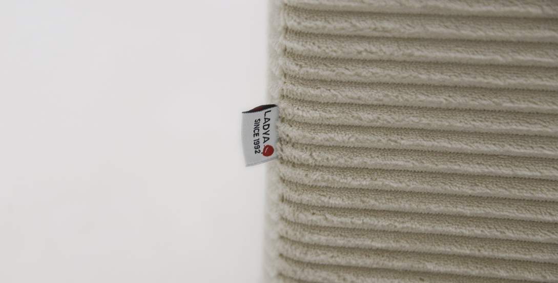 Прямой диван Тайлин кремовый велюр