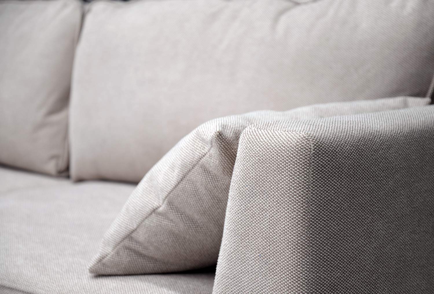 Прямой диван Энгри бежевый велюр