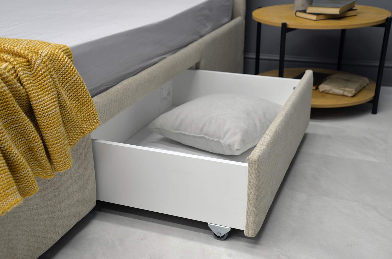 Двуспальная кровать Борба 180 кремовый шенилл