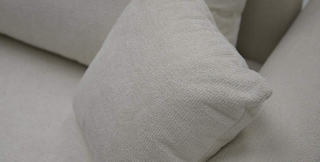 Прямой диван Кьянти Молочно-белый велюр 