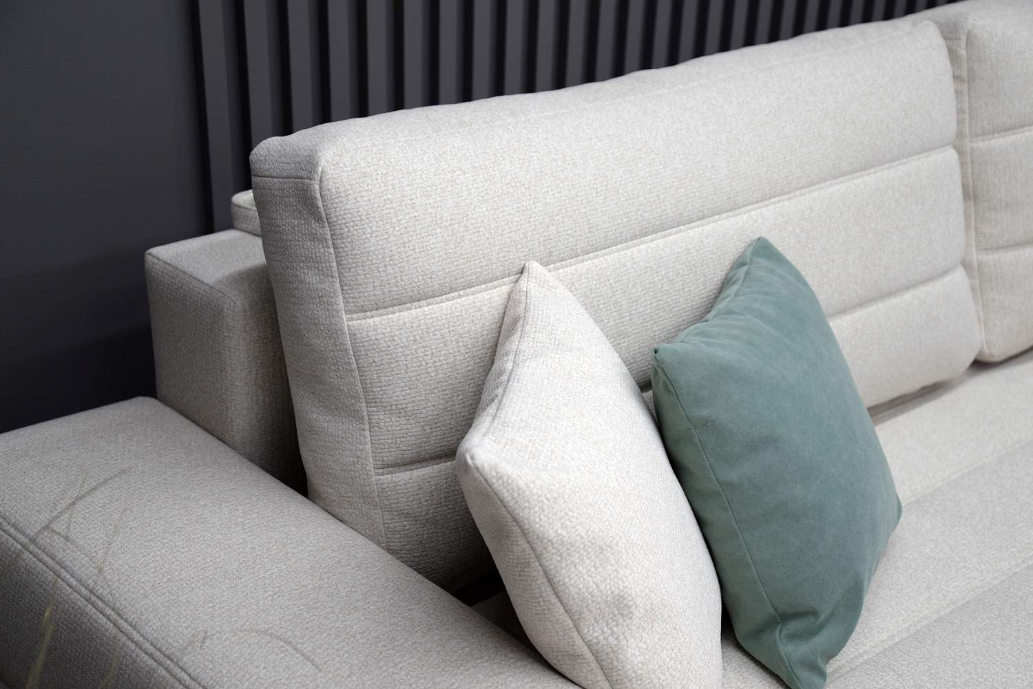 Прямой диван Белес миди молочный шенилл Уцененный