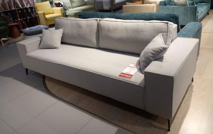 Прямой диван Раушен серебристый букле