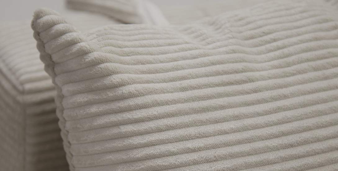 Прямой диван Тайлин кремовый велюр