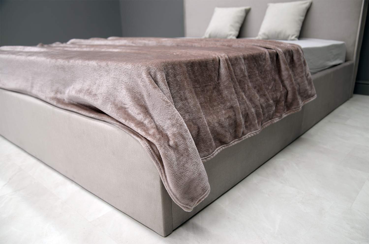 Двуспальная кровать Лутон 160 бежевый велюр