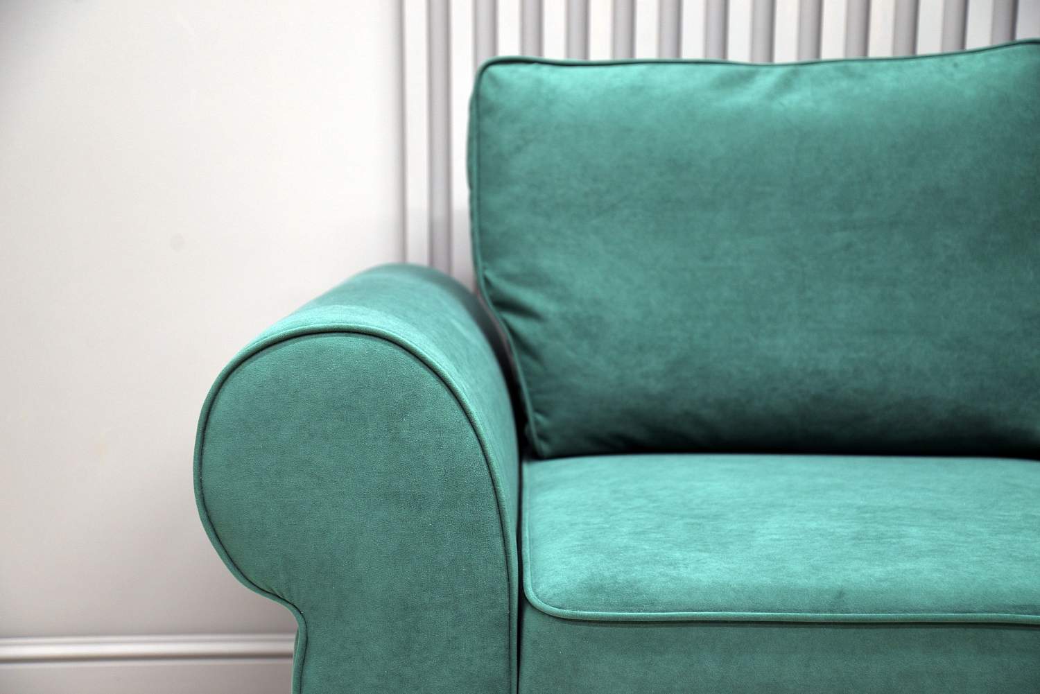 Прямой мини диван Гизела 120 изумрудный велюр