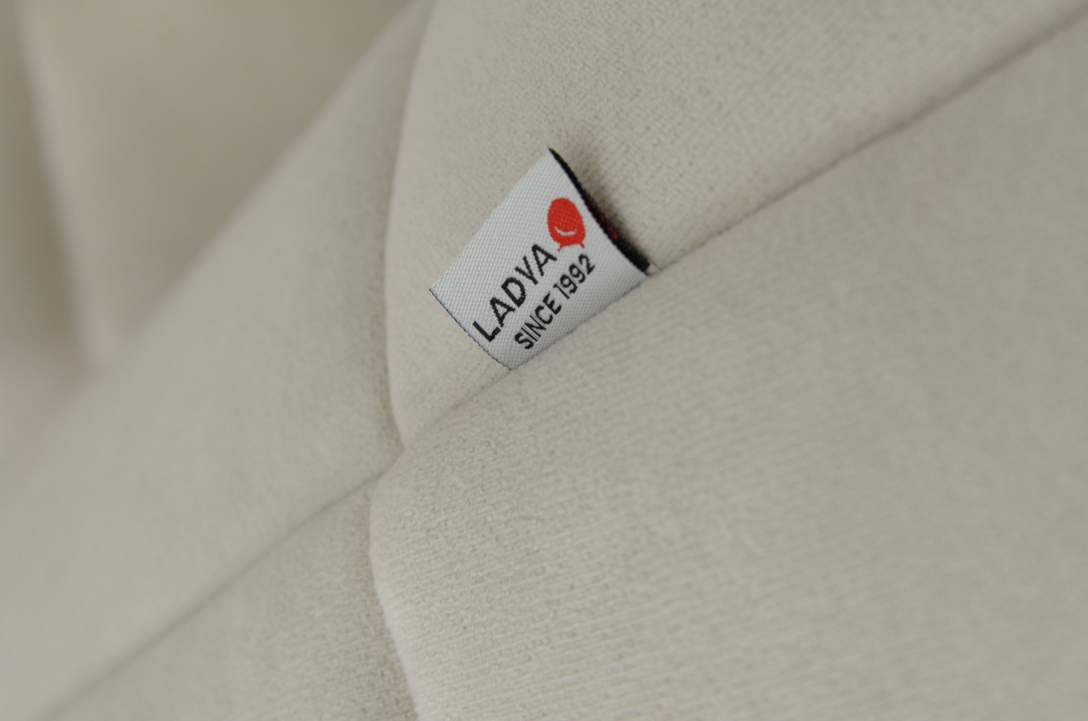 Прямой диван Энзо бежевый велюр