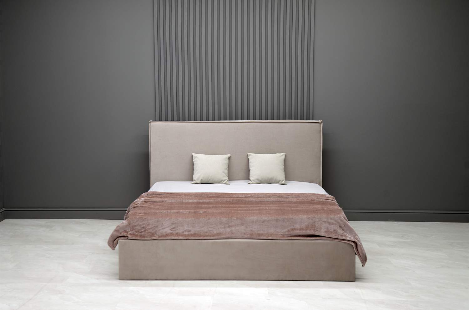 Двуспальная кровать Лутон 160 бежевый велюр