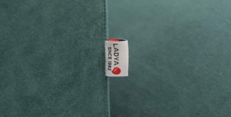 Прямой мини диван Гизела 120 изумрудный велюр 