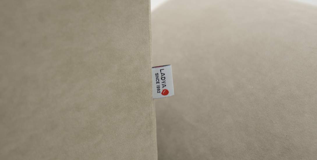 Прямой мини диван Гизела 140 песочный велюр