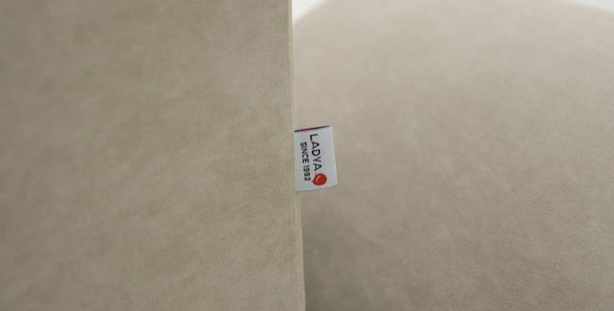 Прямой мини диван Гизела 140 песочный велюр