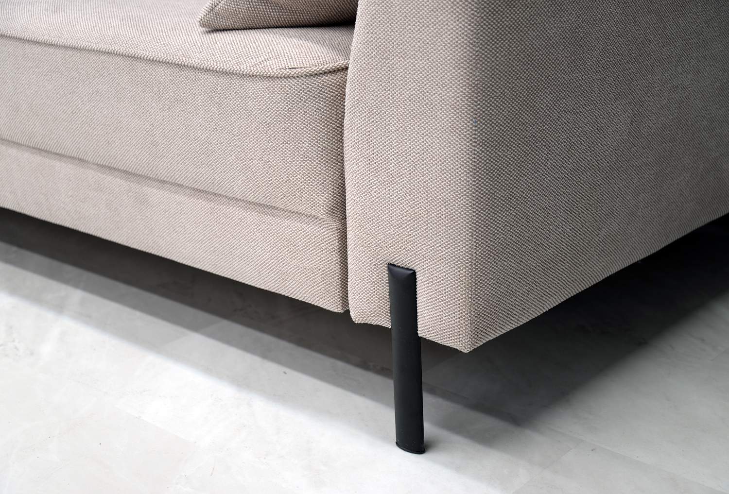 Прямой диван Энгри бежевый велюр