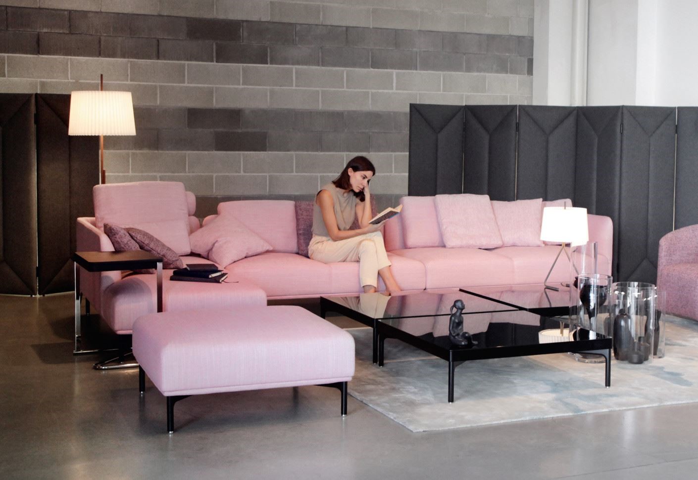 Модульный диван-конструктор розового цвета